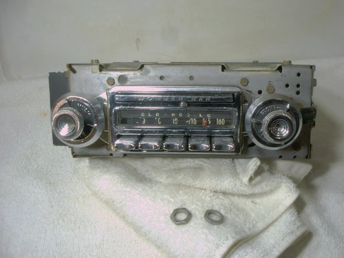 ORIGINAL 1964 OLDSMOBILE  WONDERBAR  AM RADIO STEREO WITH REAR FADER DELCO
