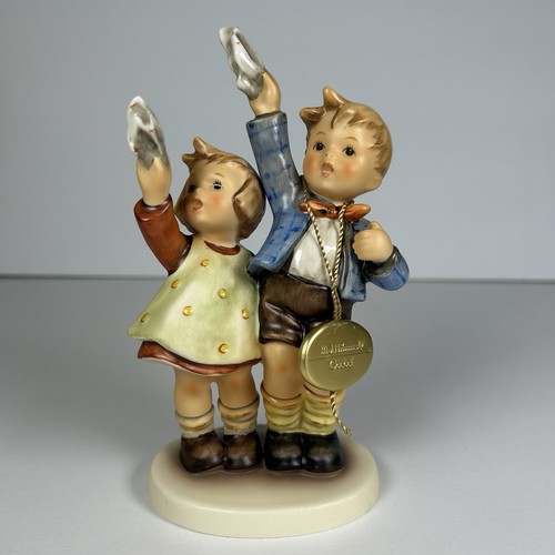 Goebel Hummel "Auf Wiedersehen" #153 Figurine Final Issue TMK8 5.5” Tall 2000