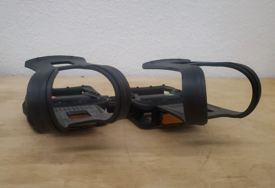 Pedales de plataforma de nailon para bicicleta con clips de puntera de plástico (9/16") Foto 4 de 4