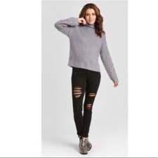 Women's Crewneck Detail Pullover Sweater Universal Thread - Gray Size Small