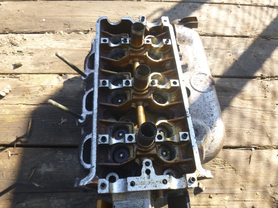 2002 Chevrolet Tracker Cylinder Head DRIVER SIDE 2.5L Suzuki - Image 2 of 4