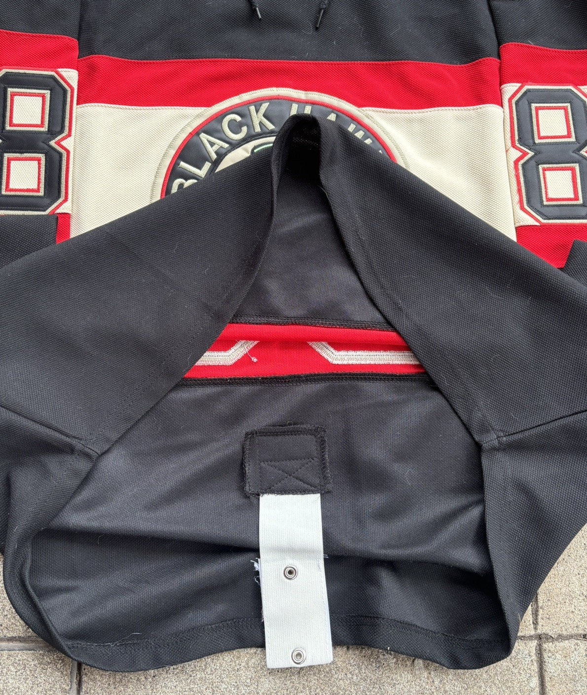 Reebok Patrick Kane Chicago Blackhawks NHL Hockey Jersey Alternate Fight Strap thumbnail 5