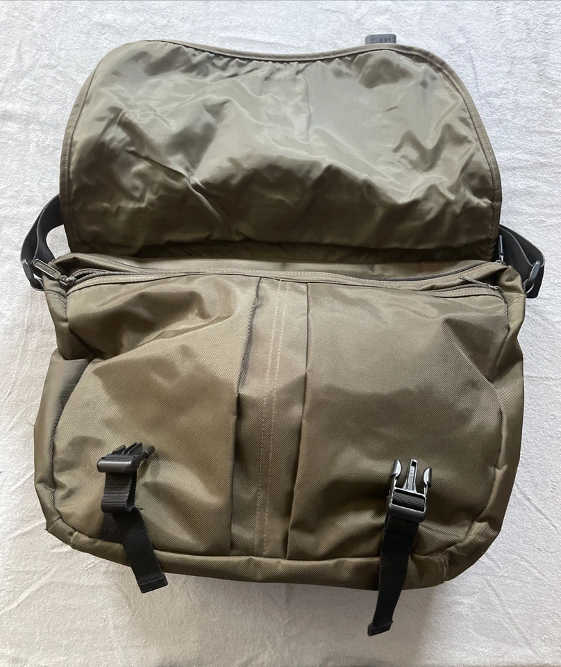 Bolso Mensajero Eddie Bauer Courdura Nylon Verde Oliva Dos Hebillas Grande Foto 3 de 4