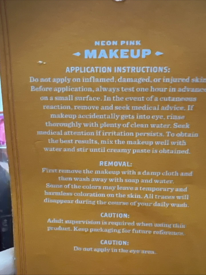 Hyde & Eek! Lote de 5 (4) barras de maquillaje, crayones de pintura facial y corporal (1) rosa neón Foto 4 de 4