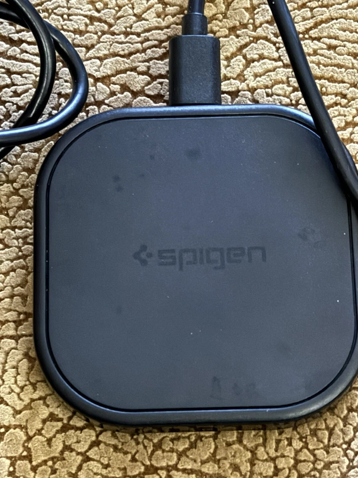 Soporte de carga cargador inalámbrico rápido Spigen Essential F309W Foto 2 de 2