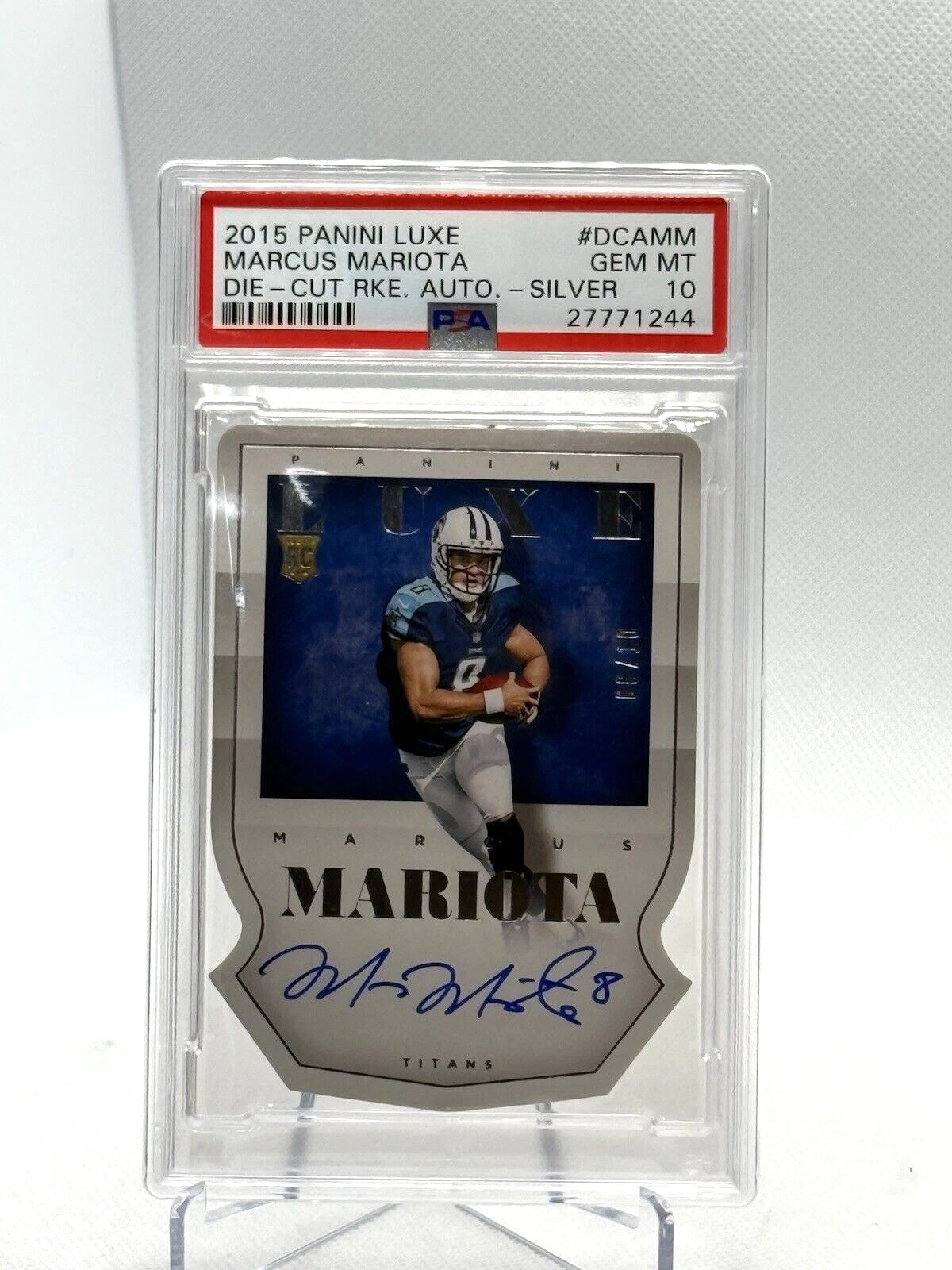 Marcus Mariota Panini Luxe Die-Cut Rookie Autographs #DCAMM Silver
