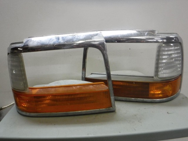 1995 96 97 FORD F250 F350 HEADLIGHT BEZELS W SIGNAL MARKER LIGHTS ( OEM