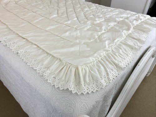 Vintage Cream Satin Floral Quilted Comforter Bedspread Lace Trim 260cm x 245cm - Bild 9 von 24