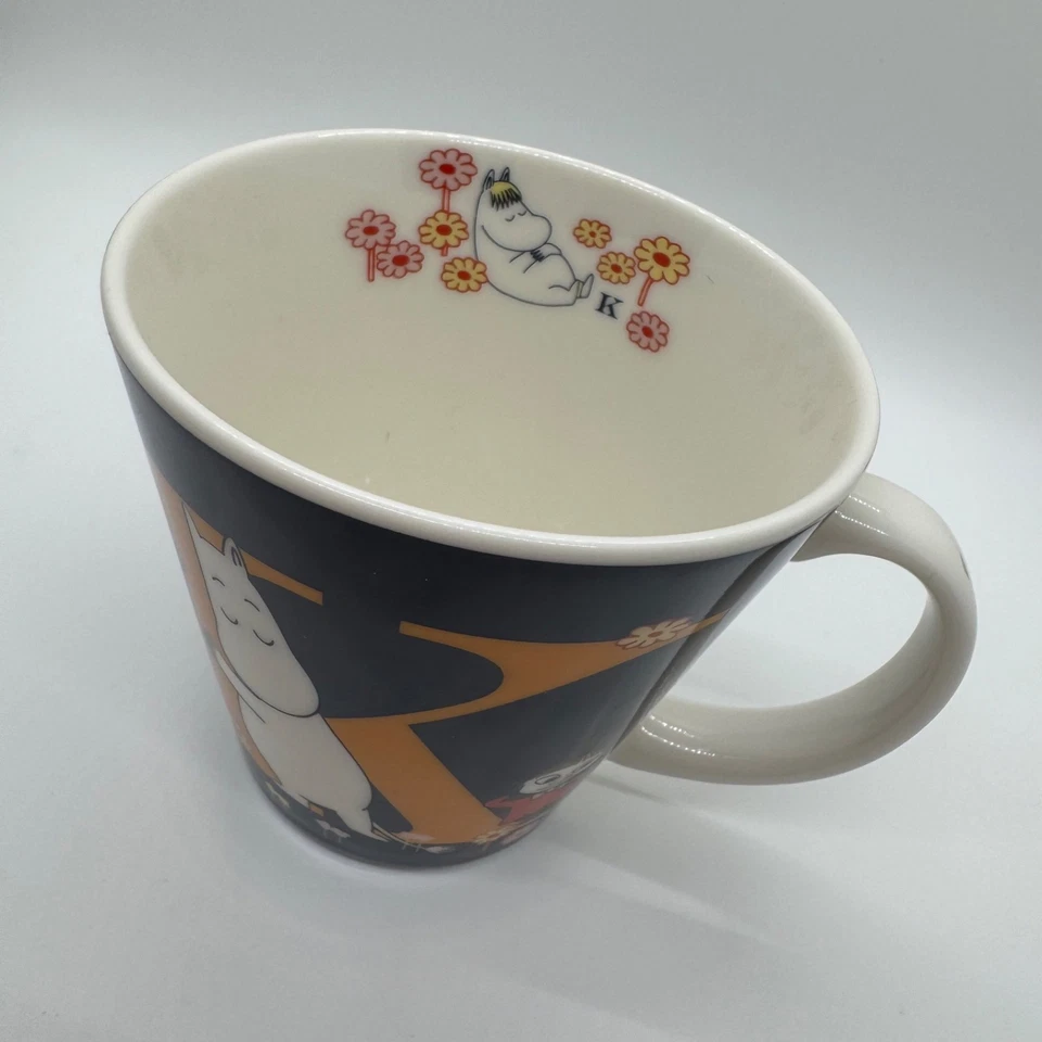 Taza inicial coleccionable de porcelana Moomin Valley "K" Yamaka - Snorkmaiden Foto 2 de 4