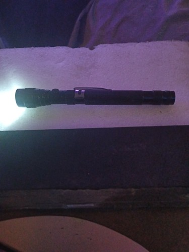 Bellohowell mini swivel extending flashlight with magnet - Picture 1 of 4