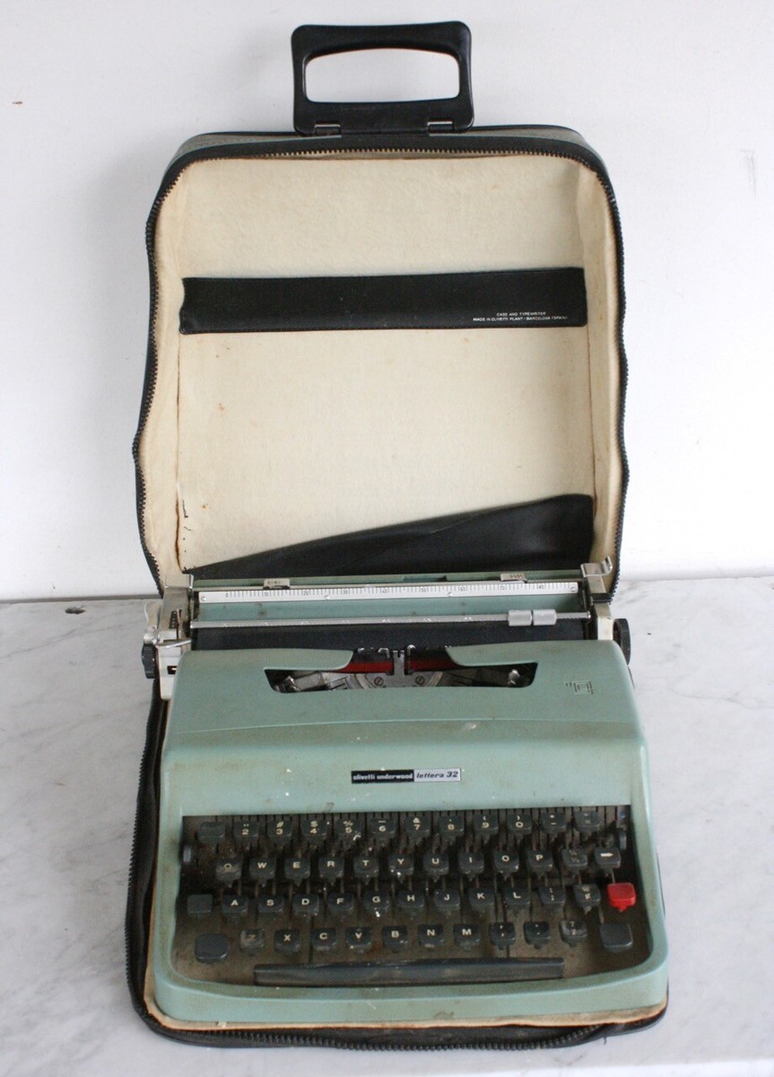 タイプライター　Olivetti lettera 32 OLIVETTI UNDERWOOD Lettera 32 Portable Typewriter | eBay