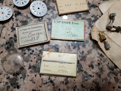 Lot De 12 Pièces D'horlogerie Diverses - Axes, Cadrans, Tiges, Engrenages, Occasion