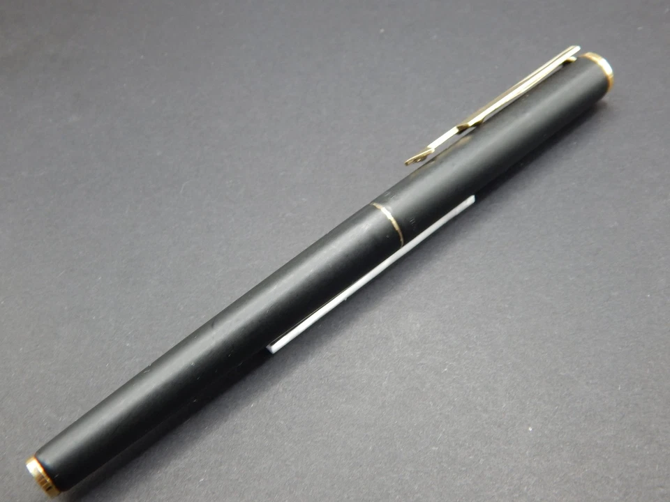 Pluma Estilográfica Parker Arrow/95 Negra Mate GT Foto 2 de 4