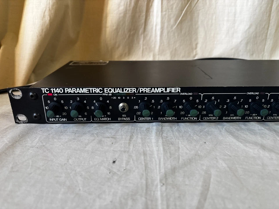 T.C. Electronic TC1140 PARAMETRIC EQUALIZER/PREAMPLIFIER 1U RACK MOUNT - Image 3 of 4