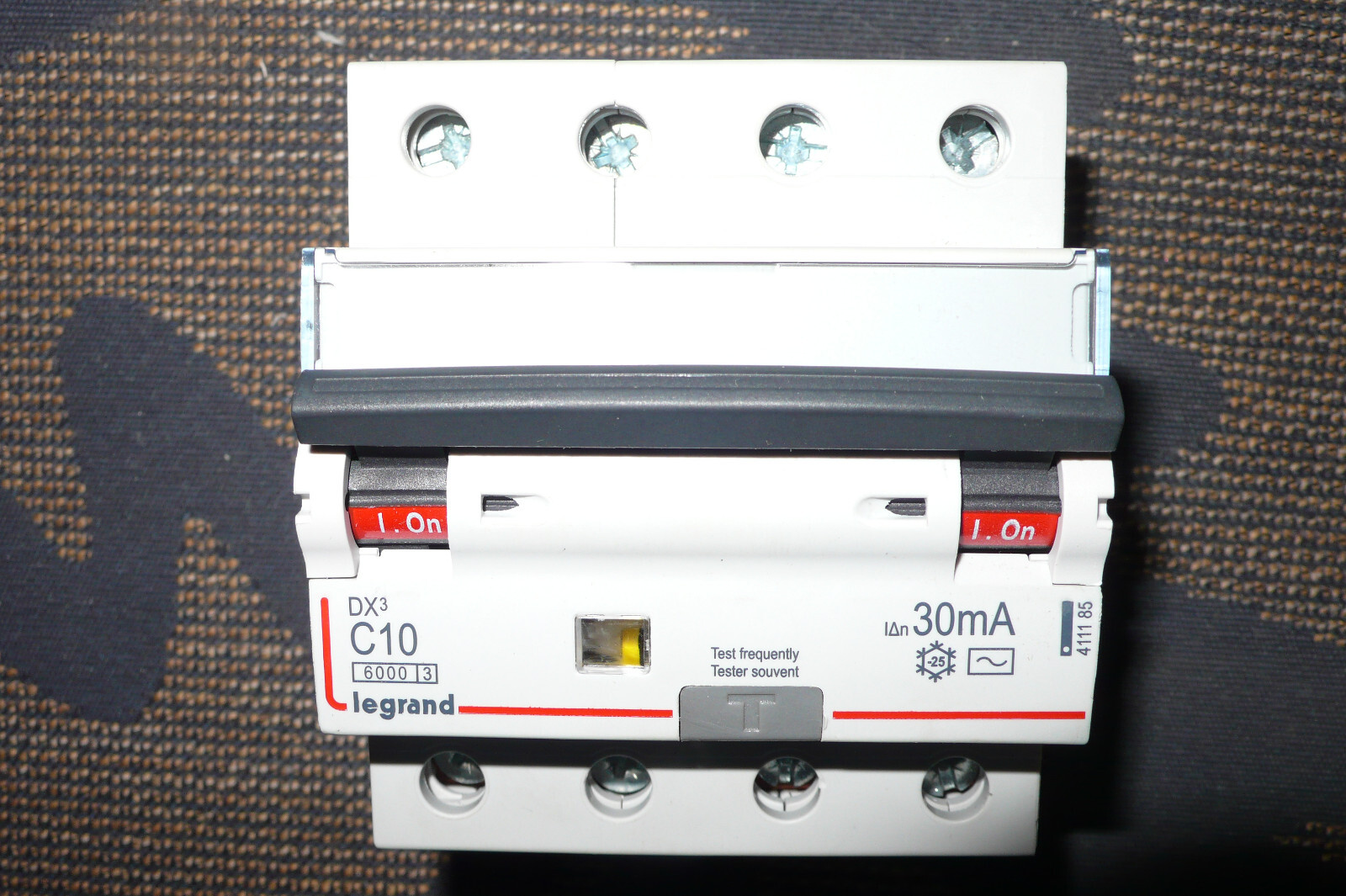 Legrand 411185 disjoncteur tétrapolaire DX3 haut de gamme 10A type AC durable