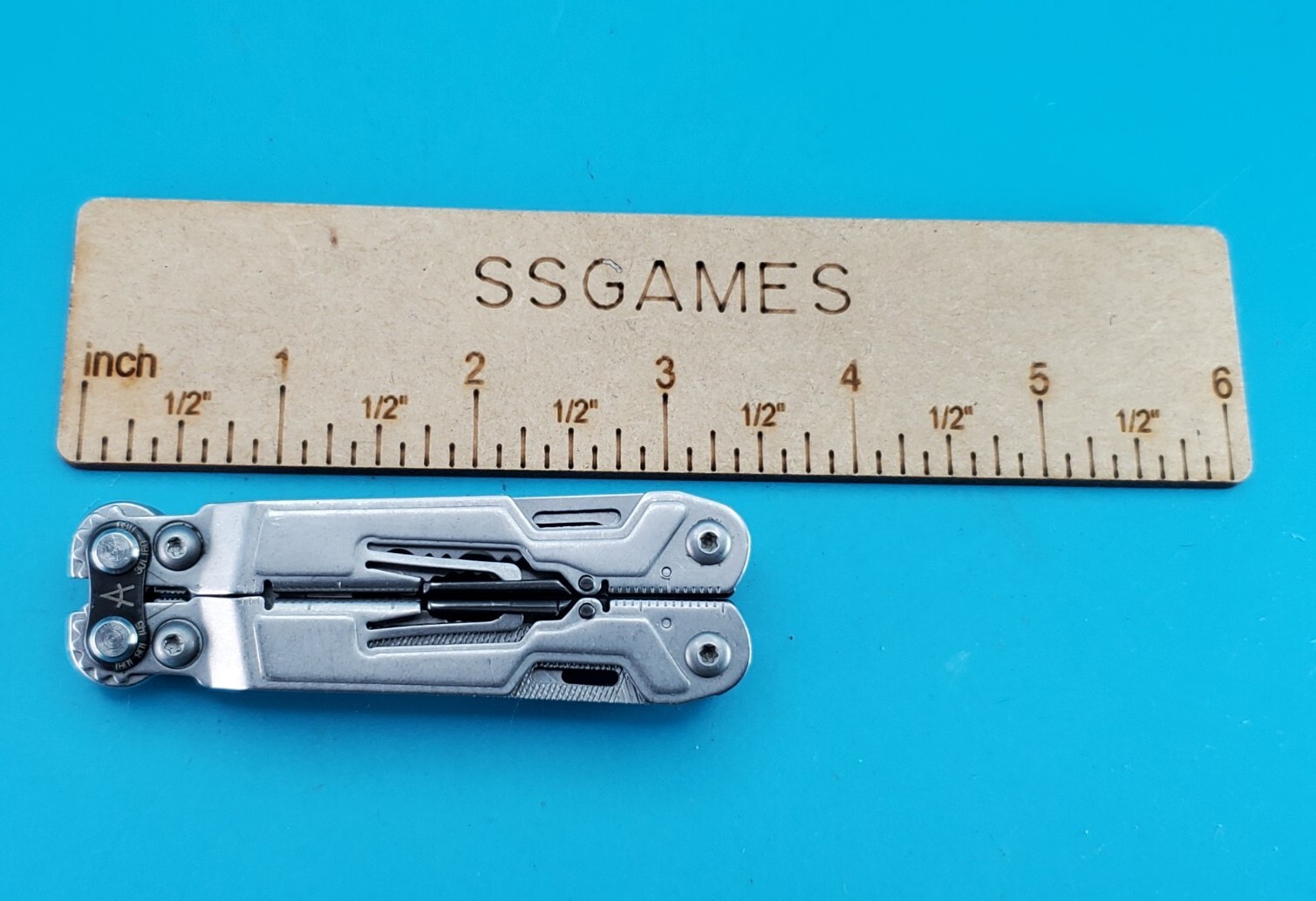 SOG PowerPint Multi-Tool (Silver) with 18 Tools!