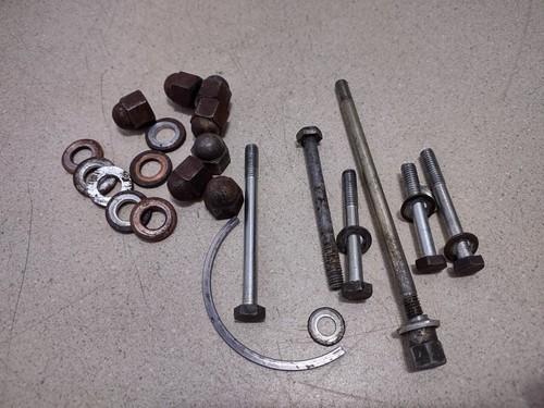 Honda CB 77 CB77 Superhawk Cylinder Head Case Hardware Lot #325.1-40 - Picture 2 of 9
