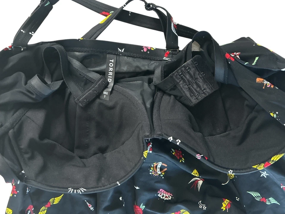 Torrid Swim 黑色 Tatoos 钢圈聚拢裙 1 件泳装,尺寸 1 1X 14 16 — 第 4/4 张图片