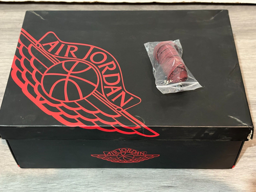 Size 7.5 - Nike Air Jordan 1 Mid Bred 554724-005 - Picture 6 of 11