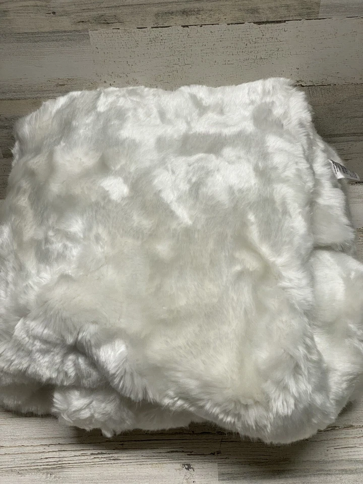 Tiro de piel sintética Hotel Collection 50" x 70" blanco Foto 2 de 4