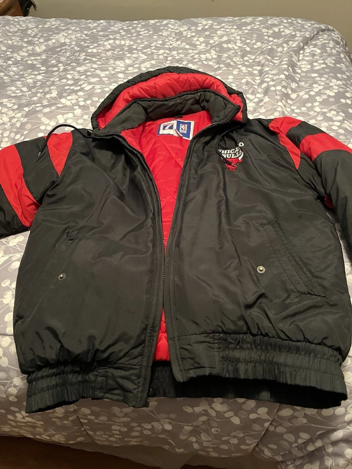 Vintage Chicago Bulls Logo 7 Zip-up Puffer Coat Official NBA Jacket 90s - Image 2 of 4