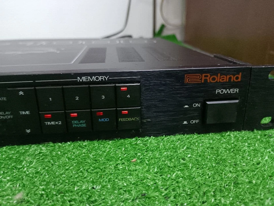 Roland SDE-1000 Vintage Digital Delay Rack Guitar Effects Processor Used - Image 4 of 4