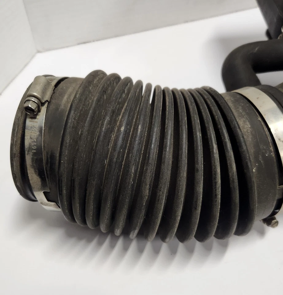 (1995-1998) CHEVY/GMC C/K 1500 V6 4.3 VORTEC OEM AIR BOX INTAKE RESONATOR OEM  - Image 2 of 4