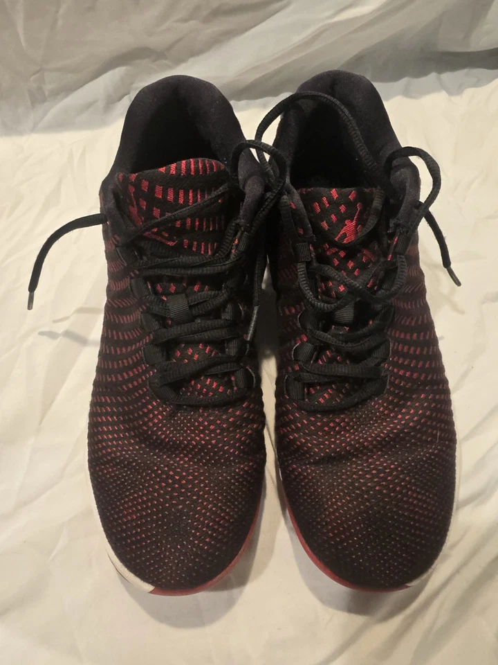 Jordan Hombres B. Fly Negro/Rojo Gimnasio/Gris Oscuro/Blanco Zapato de Baloncesto 9.5 Hombres EE. UU. Foto 2 de 4