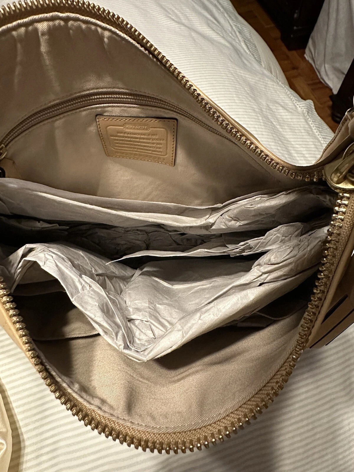 Borsa a mano Coach Legacy Courtenay Hobo in pelle sabbia abbronzata 22381 nuova con etichette