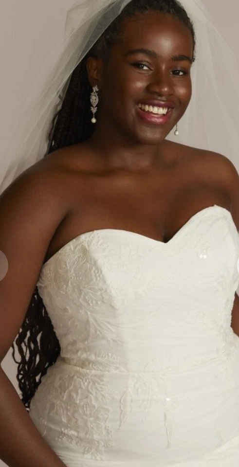 Vestido de Novia David's Oleg Cassini TALLA 26W Blanco Suave Sin Tirantes CWG926 Foto 3 de 4