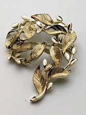 Vintage Marked Lisner  Brushed and shiny leaf light gold tone Brooch Fashion