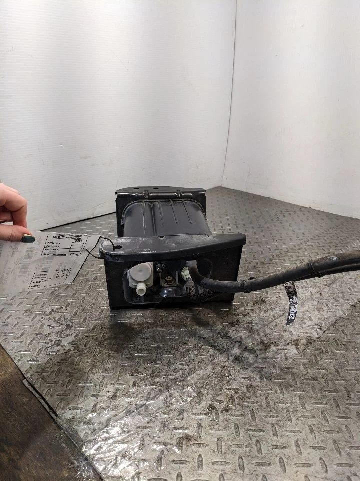 Оригинальный угольный испаритель паров топлива для Jeep Wrangler 2012–2018 годов выпуска 1179460 - Изображение 3 из 4