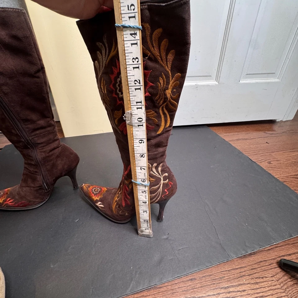 Botas Go Max Western hasta la rodilla bordadas bohemias florales talla 6 tacones de aguja Foto 3 de 4