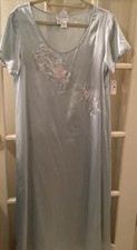 NATORI CLASSICS FOR SAKS FIFTH AVENUE GOWN BLUE. MEDIUM. NWT.FLORAL EMBROIDERY.