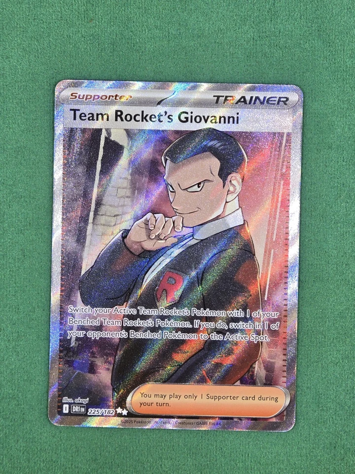 Team Rocket's Giovanni 225/182 Scarlet & Violet: Destined Rivals Holo  Foto 2 de 4