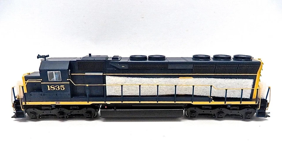 Walthers 920-41087 HO Santa Fe EMD SD45 with Sound & DCC #1835 - Image 4 of 4