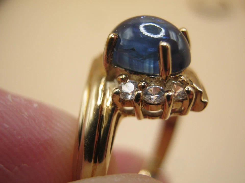 Vintage 9k Yellow Gold Ring Set With Cabochon Blue Chatoyancy Sapphire Size O - Image 4 of 4