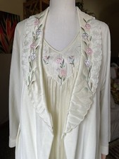 Vintage 1960s Vanity Fair full length gown and robe NEW W/ Tags medium