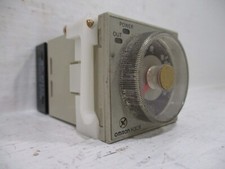 Omron H3CR-A8 Timer Module H3CR 8-PIN w/ Sock...