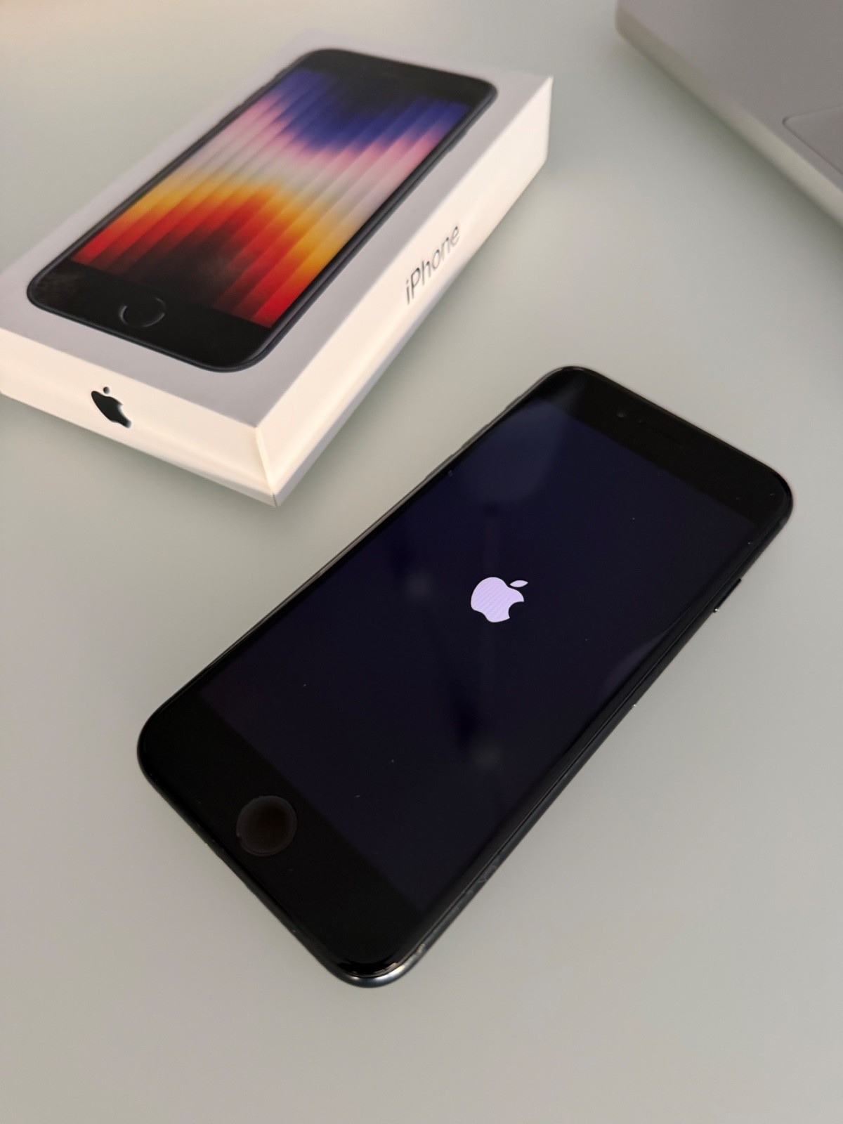 Apple iPhone SE 3a Gen. - 64GB - Mezzanotte