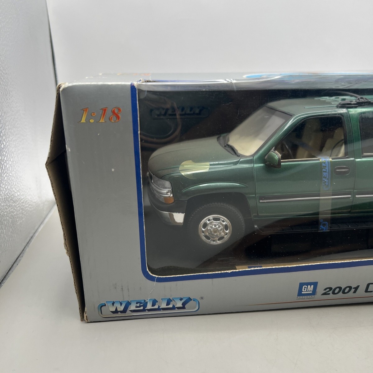 コレクション SUBURBAN 19960214 2001 Chevy Suburban, White - Welly 22090WWT - 1/24 Scale