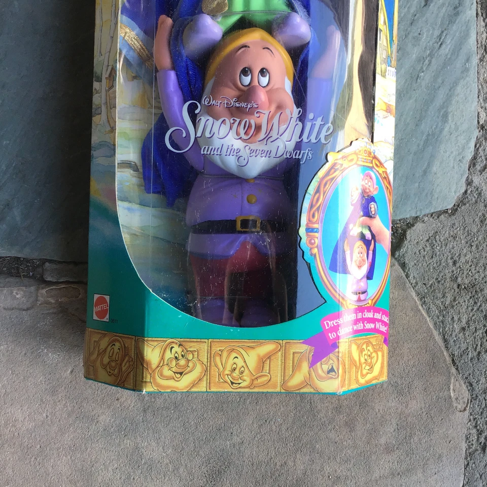 De colección Walt Disney Blancanieves y los siete enanitos Dopey & Sneezy Nuevo en Paquete Foto 2 de 4