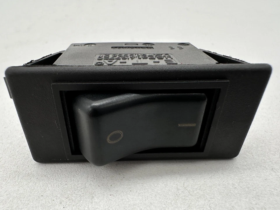 INTERRUPTOR INTERRUPTORES DE CIRCUITO E-T-A 3120-F311-P7T1-W02A-16A Foto 2 de 4