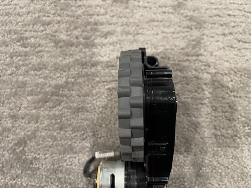 Samsung POWERbot R7040 R7065 R7070 R7090 Left Wheel & Motor Assembly - Picture 3 of 3