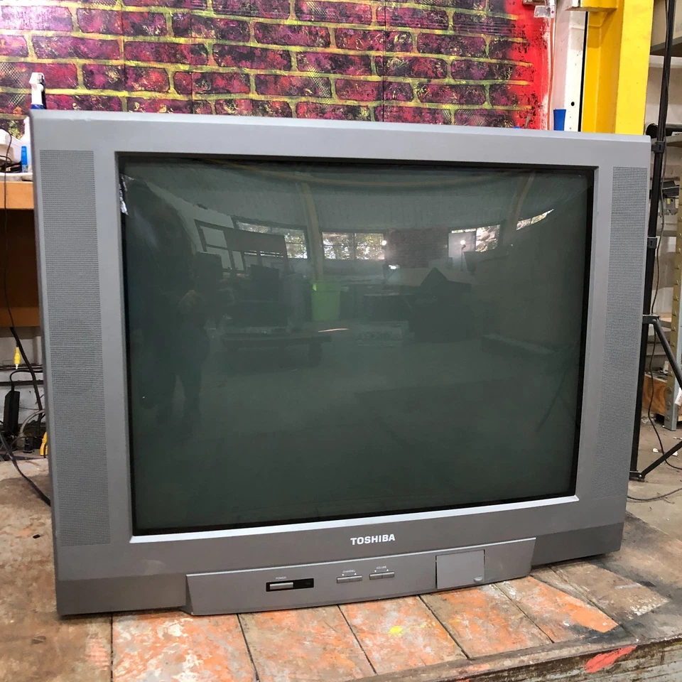 Toshiba 27A43 CRT 27" Pantalla Curva CRT TV con Componente S-VIDEO para Juegos Retro Foto 3 de 4