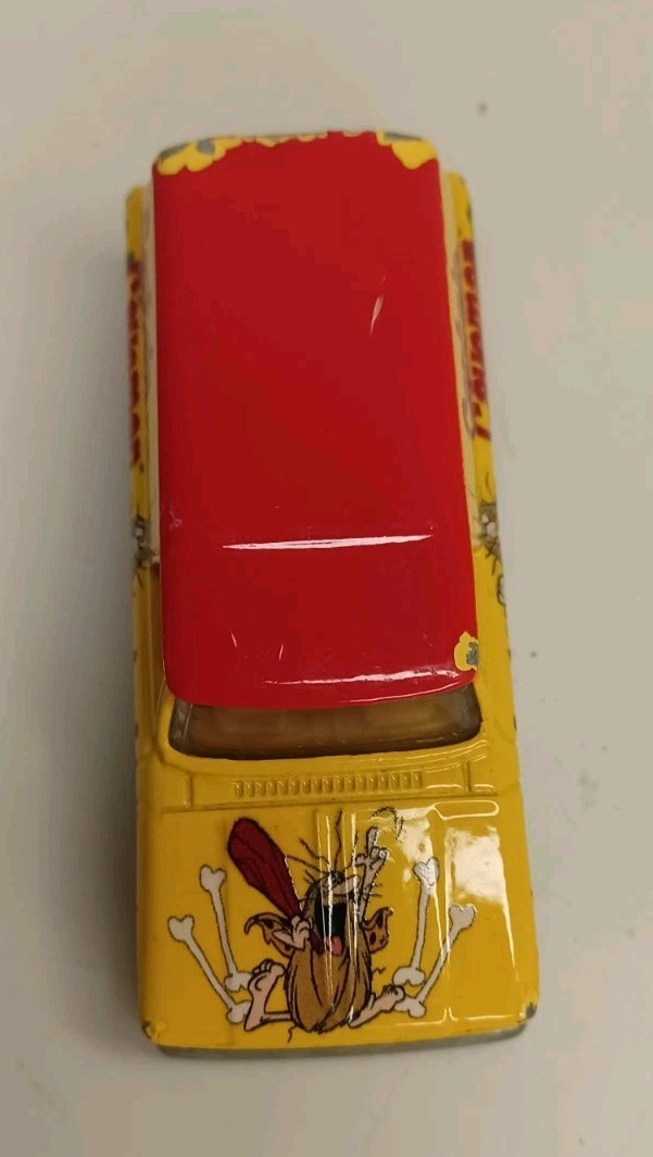 Hot Wheels 2013  GMC Hanna Barbara Captain Caveman Diecast Van Redlines  thumbnail 8