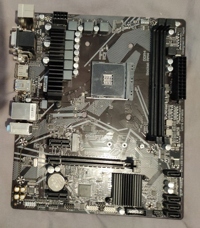 Gigabyte B550M S2H AMD AM4 Micro ATX DDR4-SDRAM Motherboard
