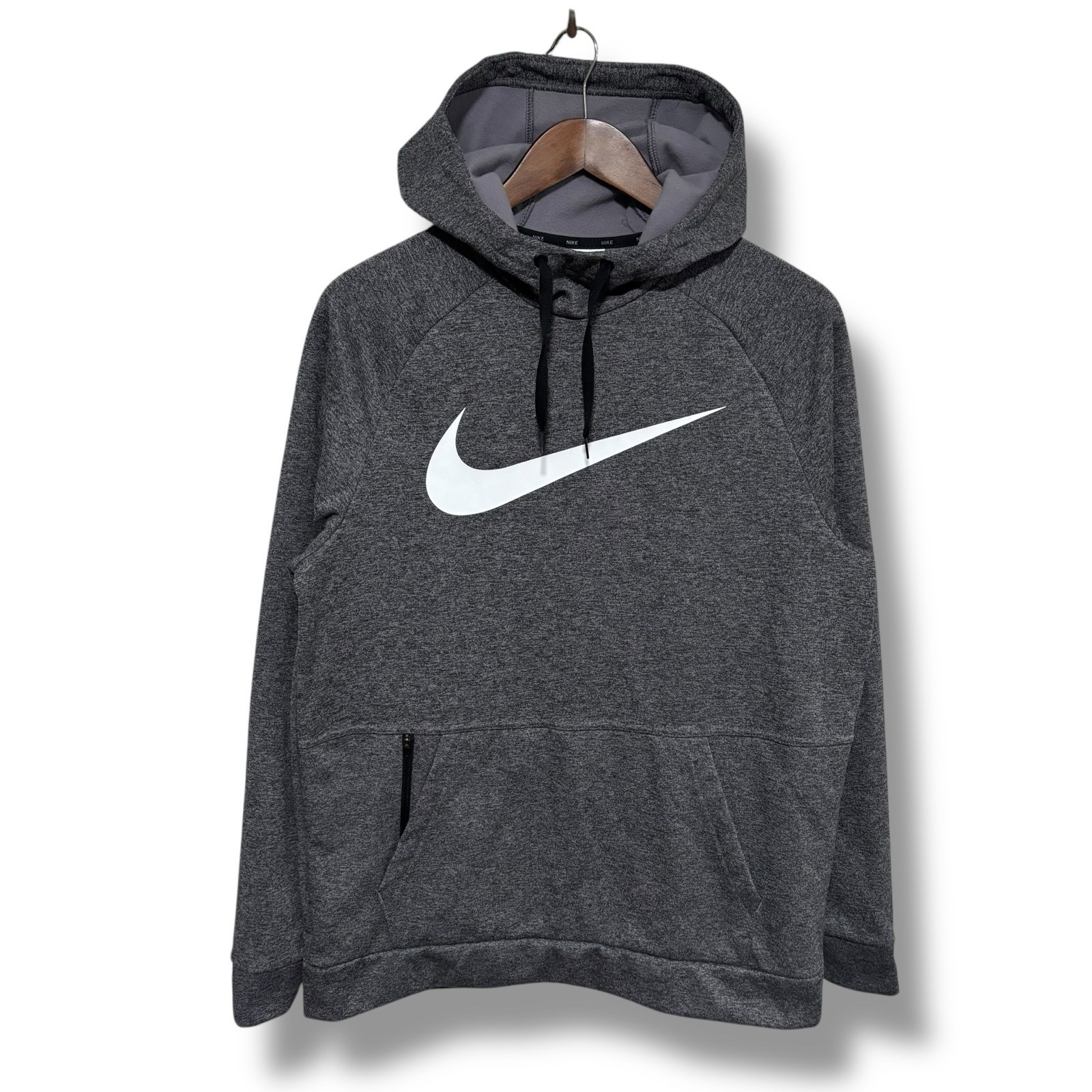 SACAI X NIKE Felpa con cappuccio pullover Nike Therma Fit uomo Big Swoosh grafica taglia media 21 x 29