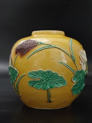王炳荣瓷雕一路连升罐Pair 19th C Chinese Wang Bingrong Susancai