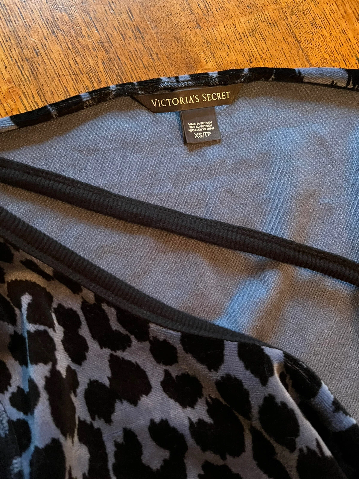 UNDERCOVER Abito Victoria's Secret super morbido velluto nero mezzanotte stampa leopardato XS